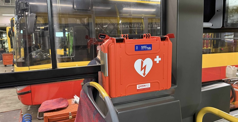 Sto defibrylatorów w naszych autobusach